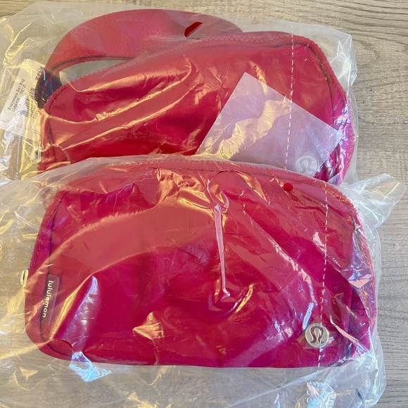 lululemon athletica Handbags - Lululemon 1L everywhere belt bag